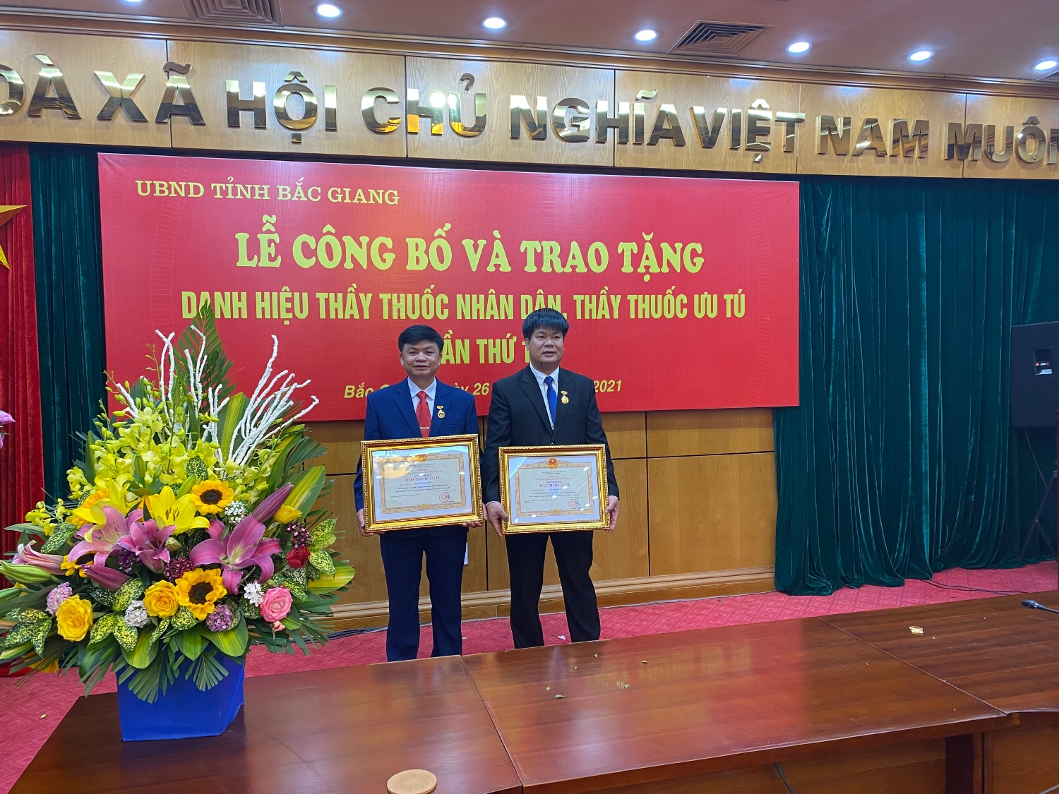 Trung tâm Y tế huyện Yên Dũng vinh dự được nhận danh hiệu "Thầy thuốc Ưu tú”.